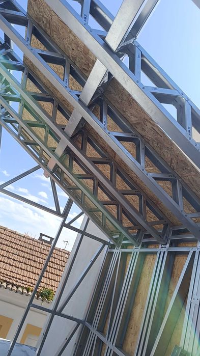 Construa com aço leve (LSF) &  Reparação de telhados - Construção Civil