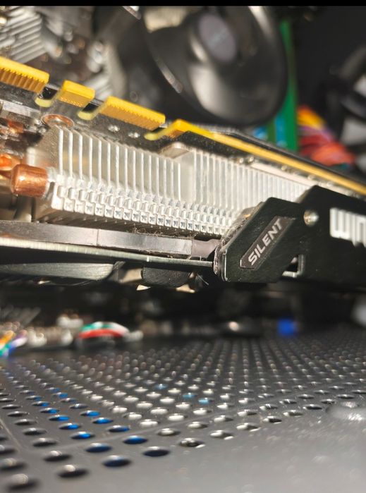 Komputer AMD Ryzen micro Tower PC z Windowsem gotowy do użytku
