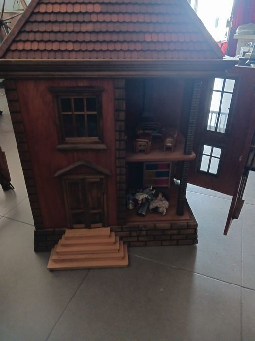 Casa de bonecas Suiça com miniaturas originais