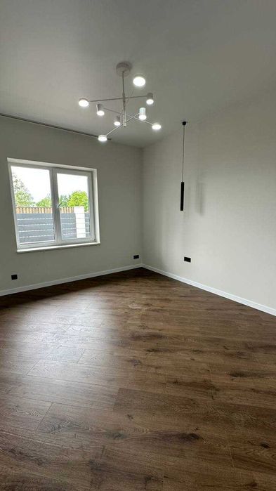 Будинок з сучасним ремонтом, каміном і ділянкою 4 сотки