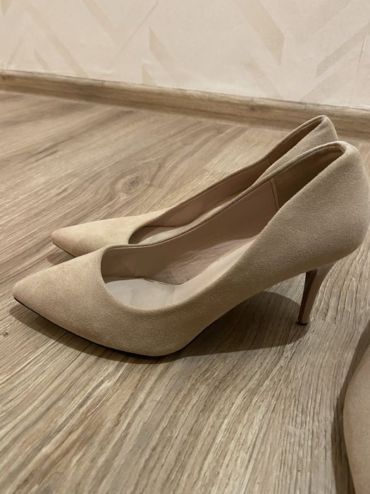 Лодочки бежеві, 2 пари в наявності