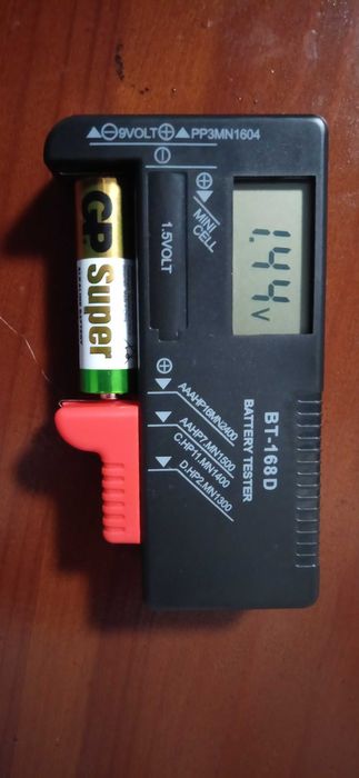Універсальний цифровий тестер батарей BT-168D