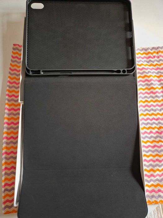 Capa com teclado para Tablet marca chinesa