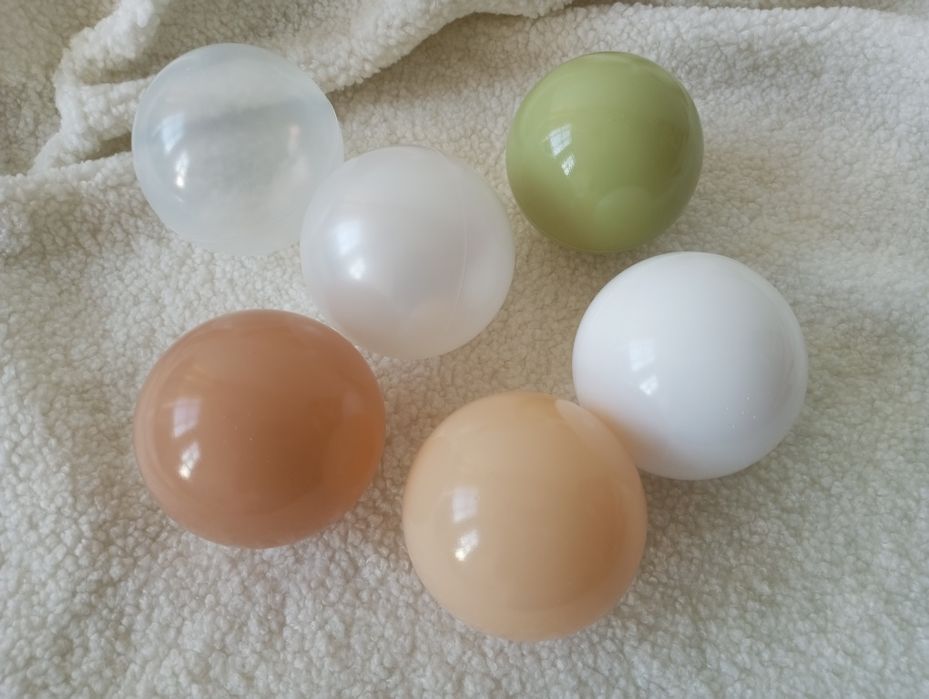 Кульки, шарики пластикові для бус, декору та басейну. Діаметр -8см