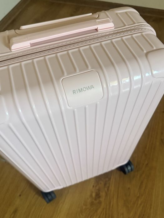 Чемодан Rimowa pink 13500 грн