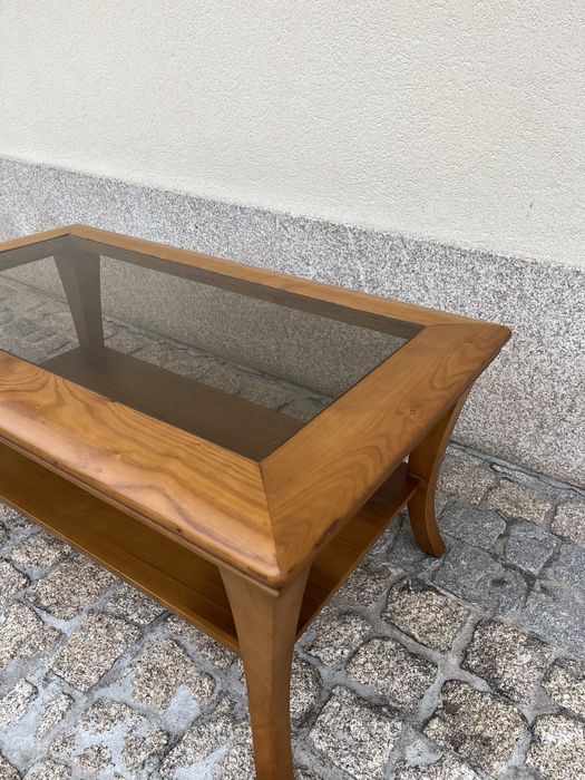 Mesa de Centro em Madeira e Vidro – Nova/Nunca Usada – Muito Robusta