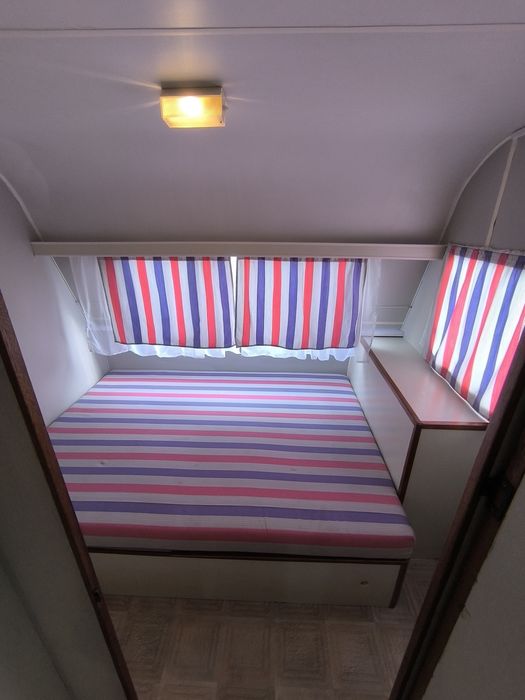 Caravana pluma 440