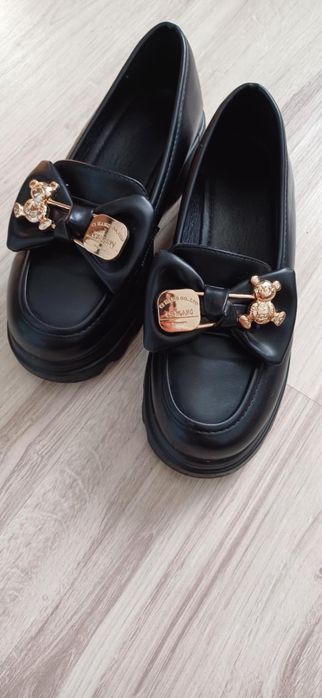 Мешти і балетки.