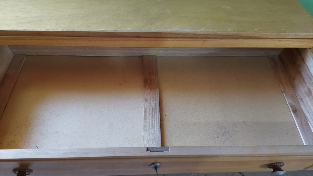 Vintage- Comoda com 4 gavetas