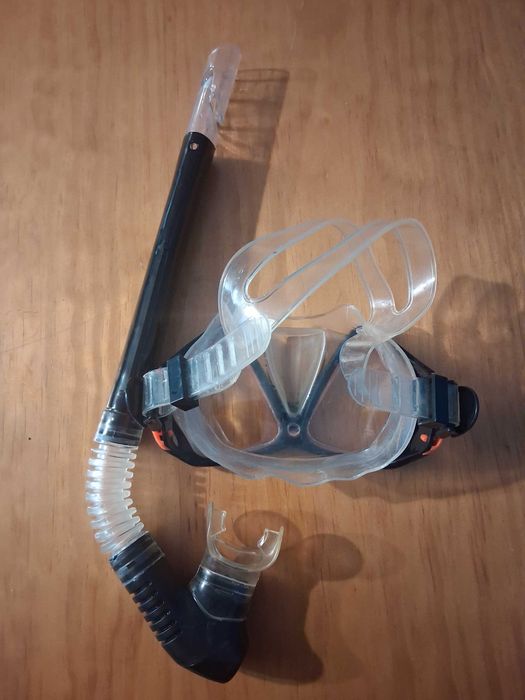 Oculos de mergulho com tubo de respiração