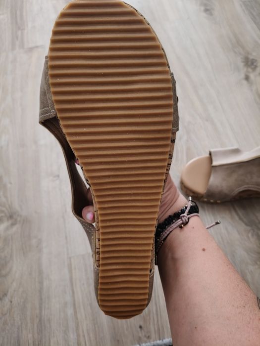 Sprzedam nowe buty nie noszone