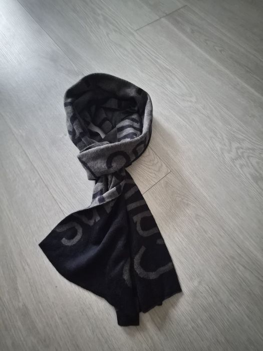 Szalik Calvin Klein szaro-grabatowy