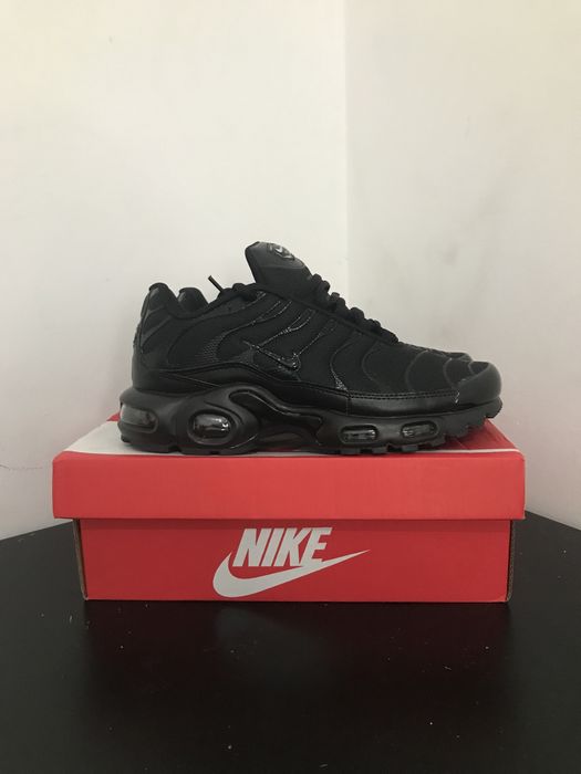 Nike tn all black