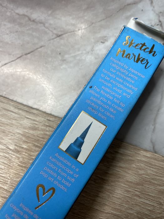 Niebieski eyeliner sketch marker too faced  art