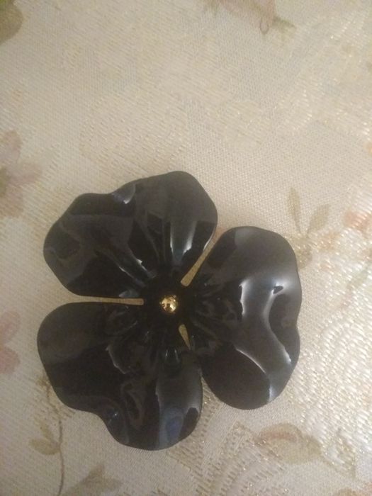 Женские нежные броши