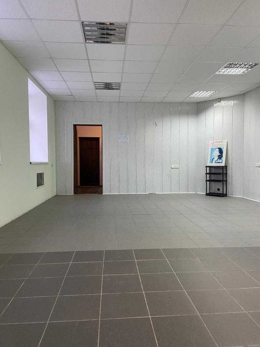 Будівля широкого використання з гарною локацією