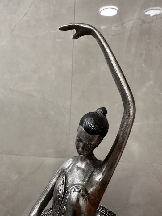 Baletnica na pointach figurka statuetka tutu paczka balet