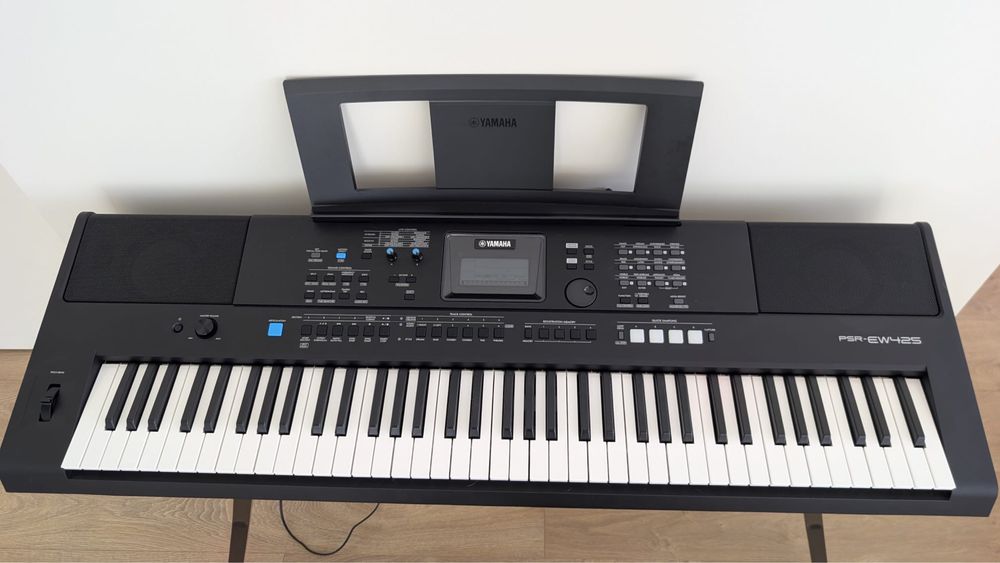 Yamaha PSR-EW425  - 76 Teclas Novo + Caixa Original