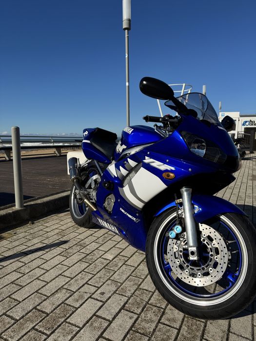 Yamaha YZF-R6 600cc 2000 | 35.000 km | Pneus novos | Precisa reparação