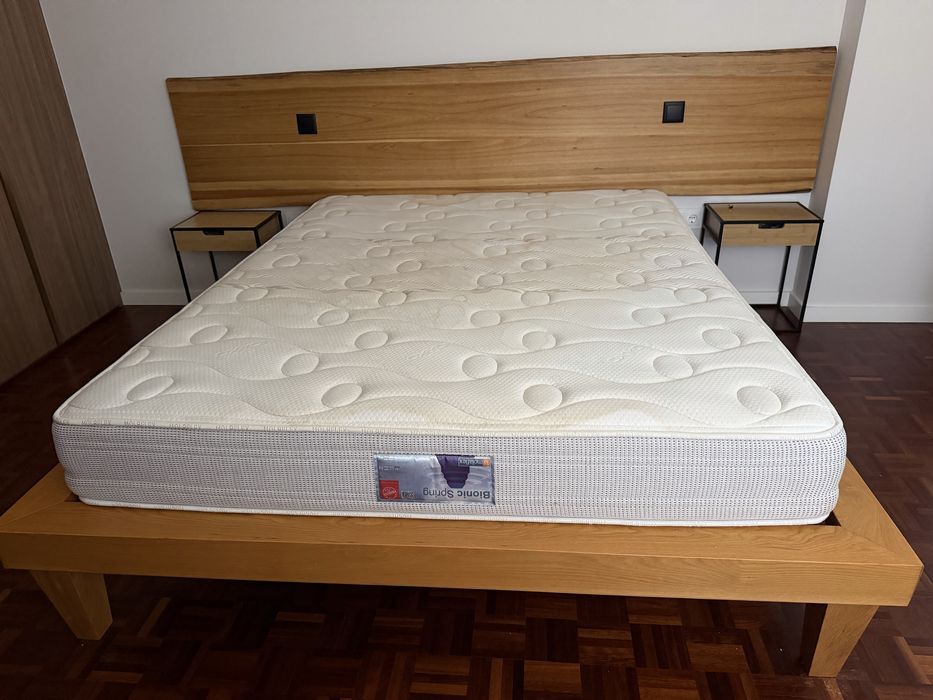 Quarto completo em madeira