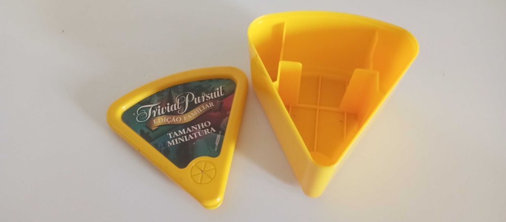 Jogo trivial pursuit edição familiar tamanho miniatura