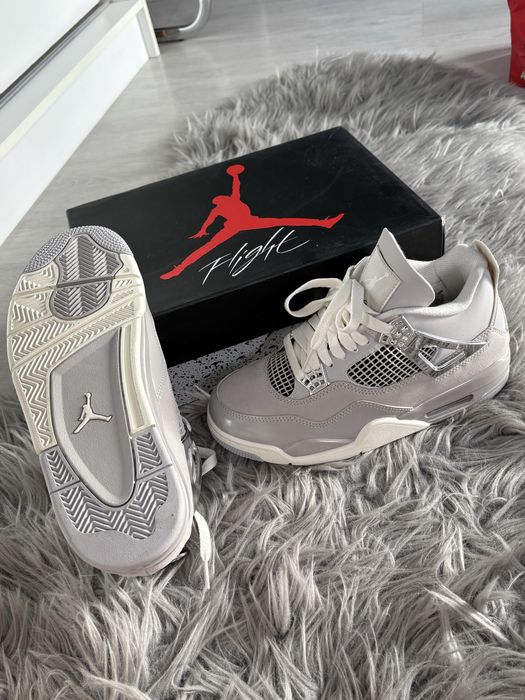 Jordan 4 frozen moment