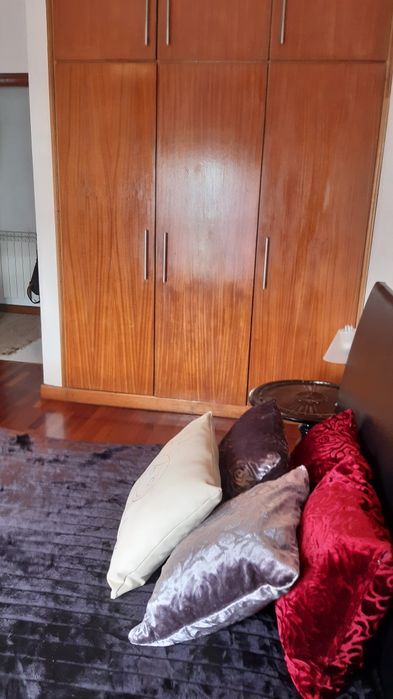 Cama de casal em pele