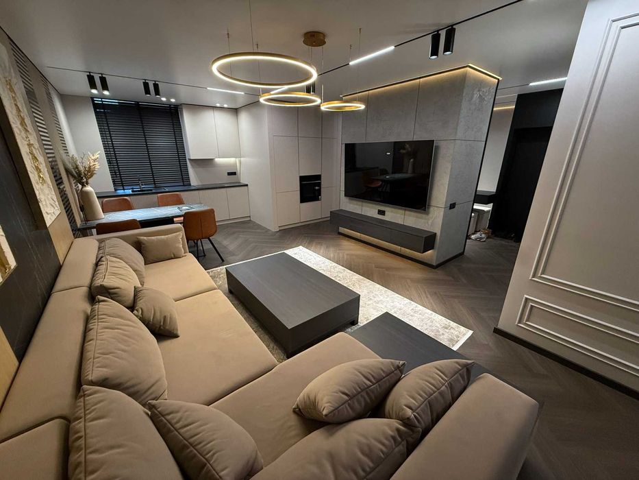 Двокімнатна квартира-студія в центрі міста!!Дизайнерський ремонт!!