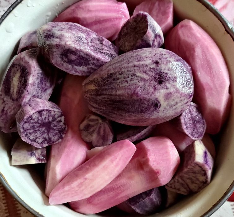 Ziemniaki truflowe fioletowe i różowe