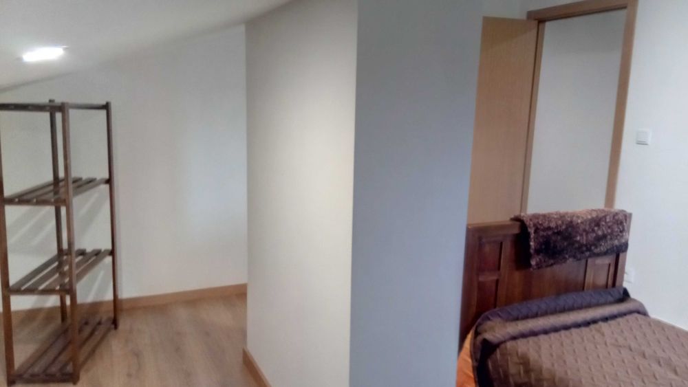 Alugo quarto Est. N.8