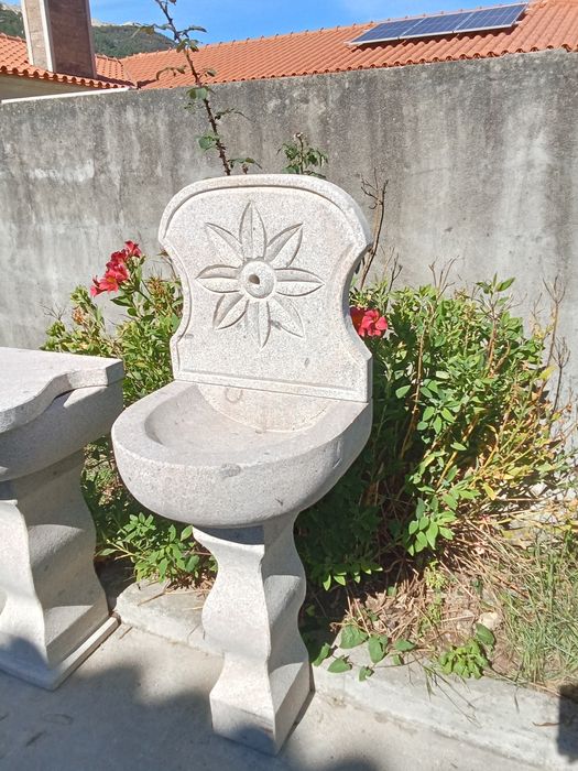 Fonte de granito64409143573249120