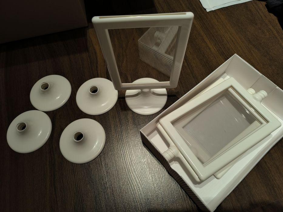 Białe ramki Ikea