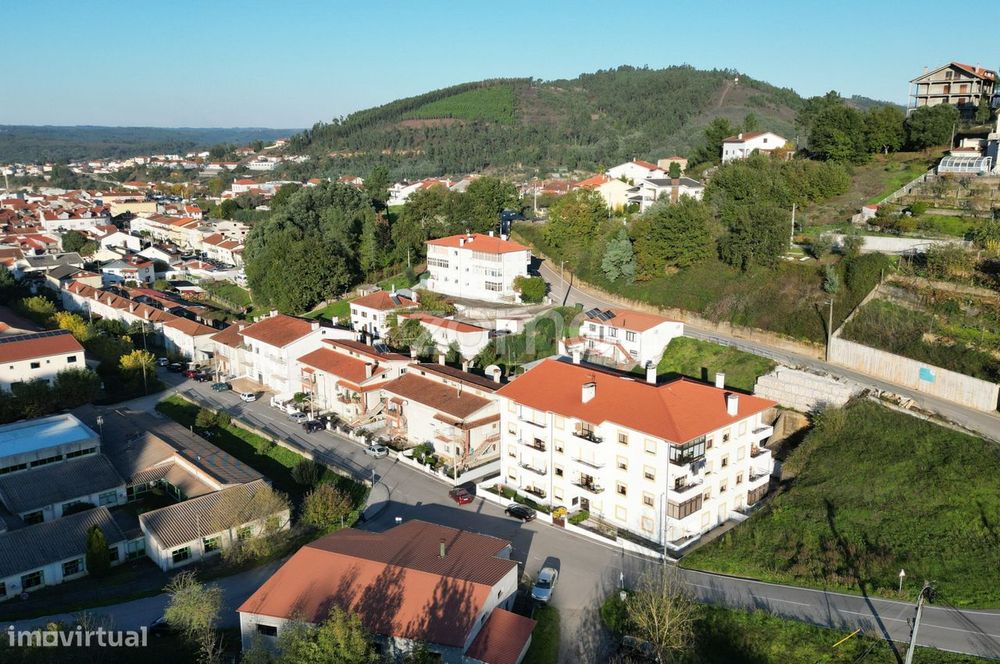 Apartamento T2+1 Renovado na Vila de Arganil com TERRENO E ANEXO — Arganil, Coimbra