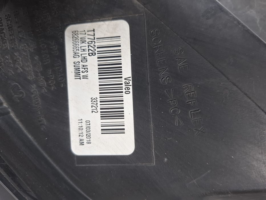 JEEP GRAND CHEROKEE WK2 LIFT lampa lewy przod przednia Europa WLKP