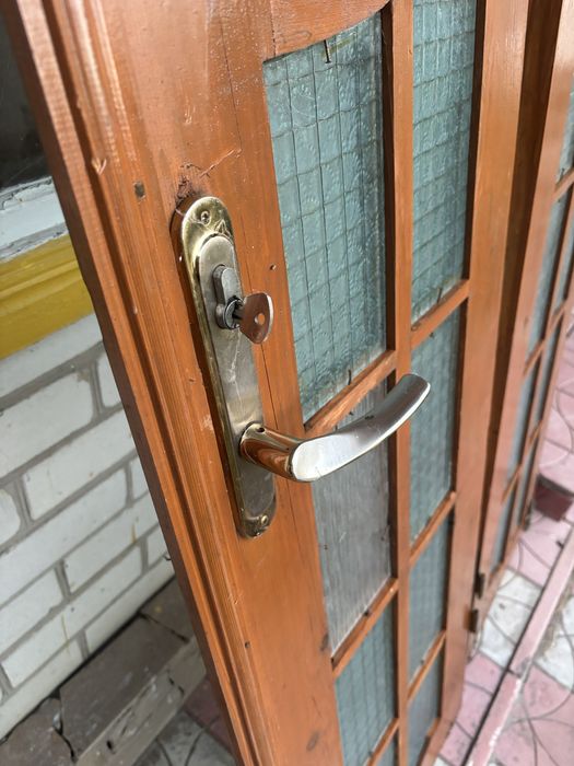 Двері деревяні вхідні