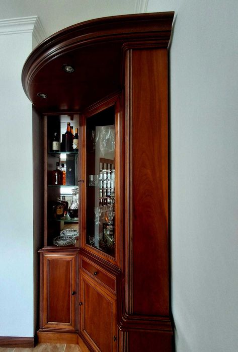 Móvel Bar de Canto em Madeira Maciça de Cerejeira – Estilo Clássico