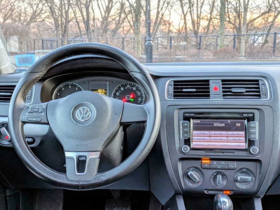 Volkswagen Jetta      2013