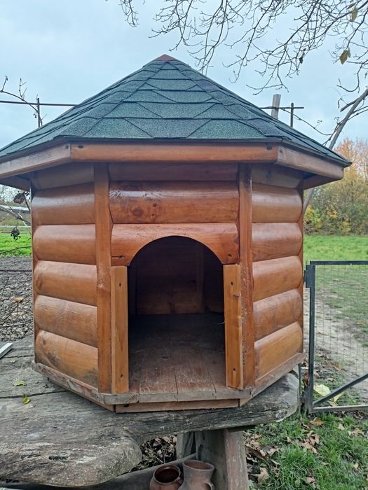 Собача будка для великої собаки