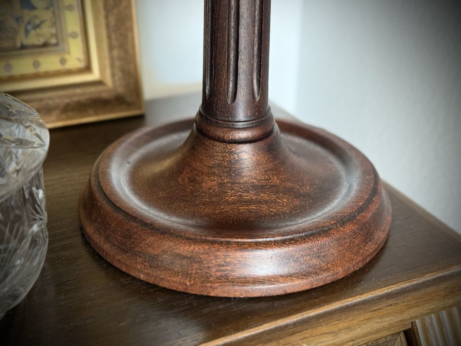 Lampa stołowa z kolorowym, ręcznie szytym abażurem. Rękodzieło.