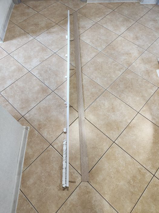 Karnisz Szynowy z osłoną