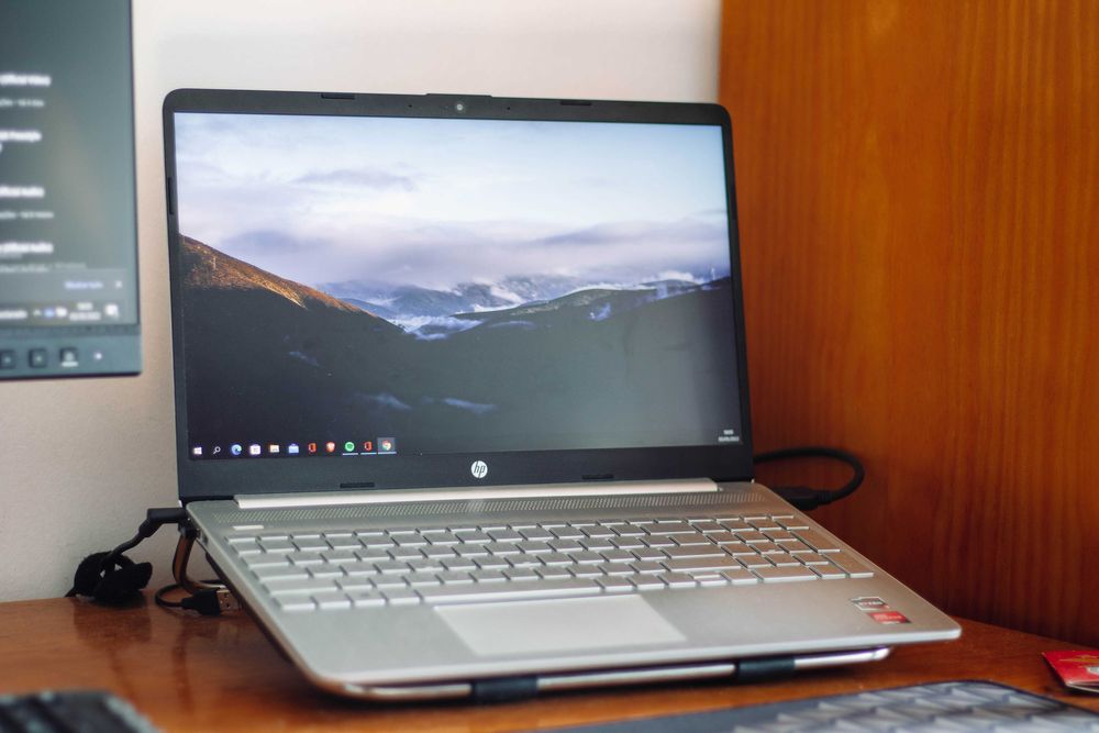 HP Pavilion 15s-eq1005np AMD Ry 3/RAM 12GB DDR4-SDRAM / ROM 256GB SSD/64283849247746120