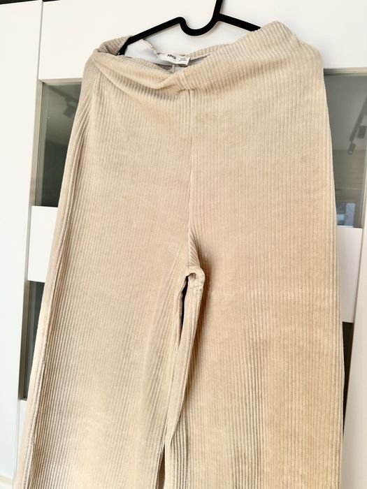 Beżowe spodnie ze sztruksu wide leg Mango