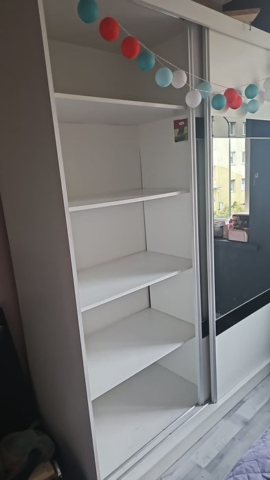 Szafa dwudrzwiowa z lustrem