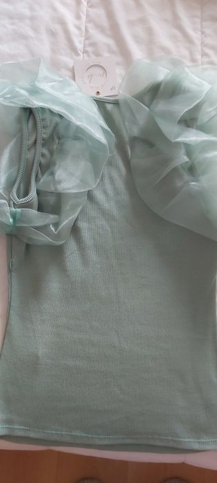 T-shirt/ cavas verde seco com tule