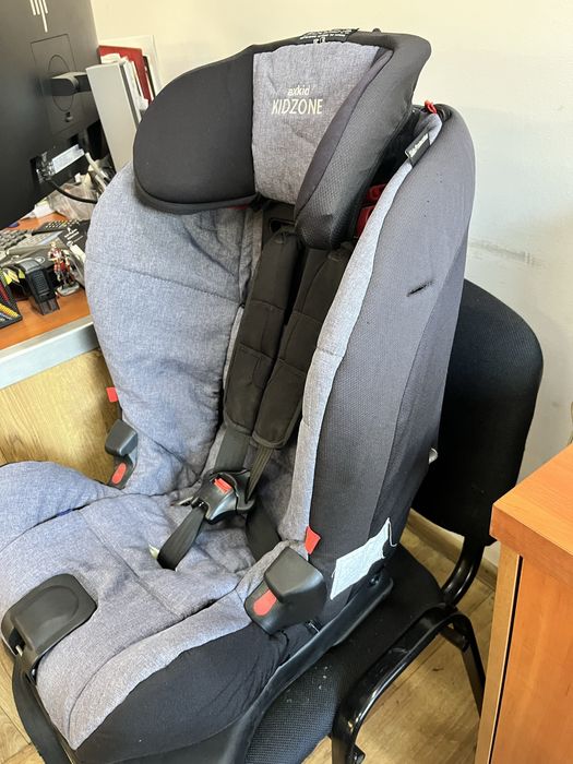 Axkid Kidzone rwf/fwf 9-25kg fotelik