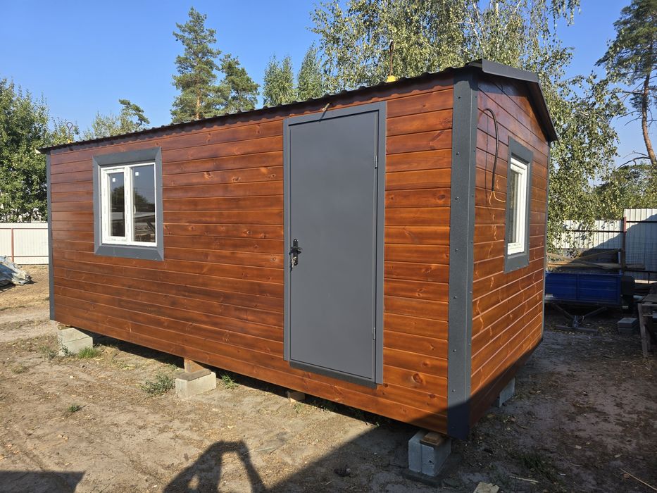 Дерев'яний будинок для дачі і зимового проживання