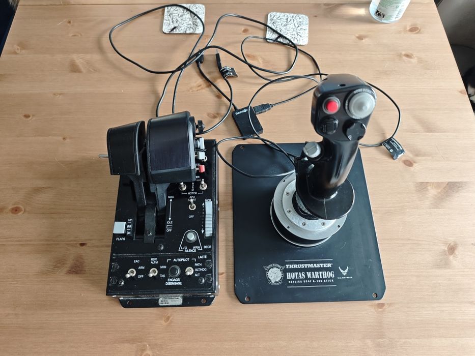 Zestaw Thrustmaster Hotas Warthog oraz ruder Saitek