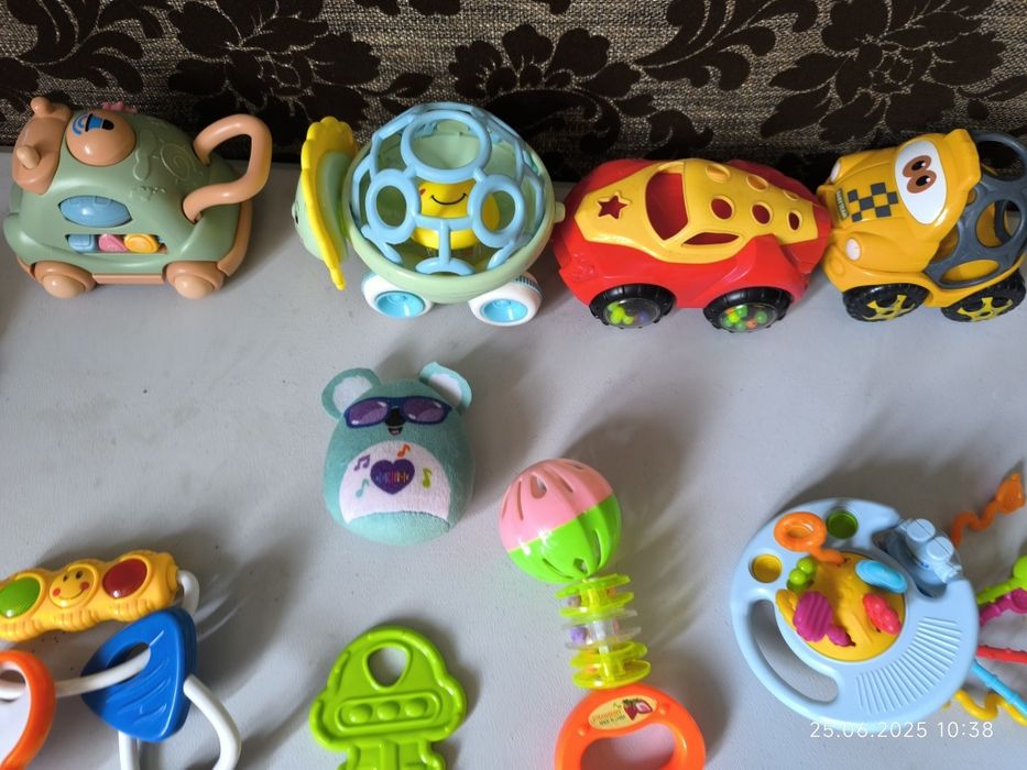 лот іграшок для маленьких