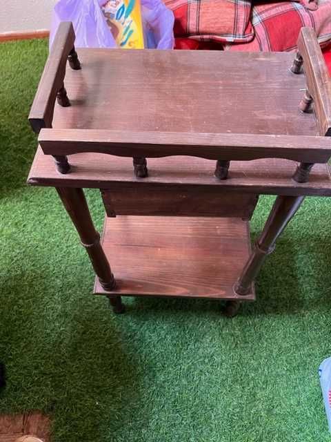 Mesa de apoio em madeira