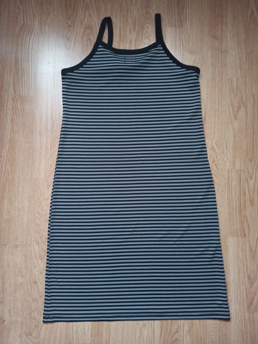 Prosta letnia sukienka w paski